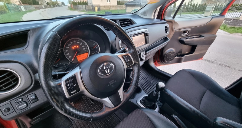 Toyota Yaris cena 30900 przebieg: 148000, rok produkcji 2011 z Sławno małe 466